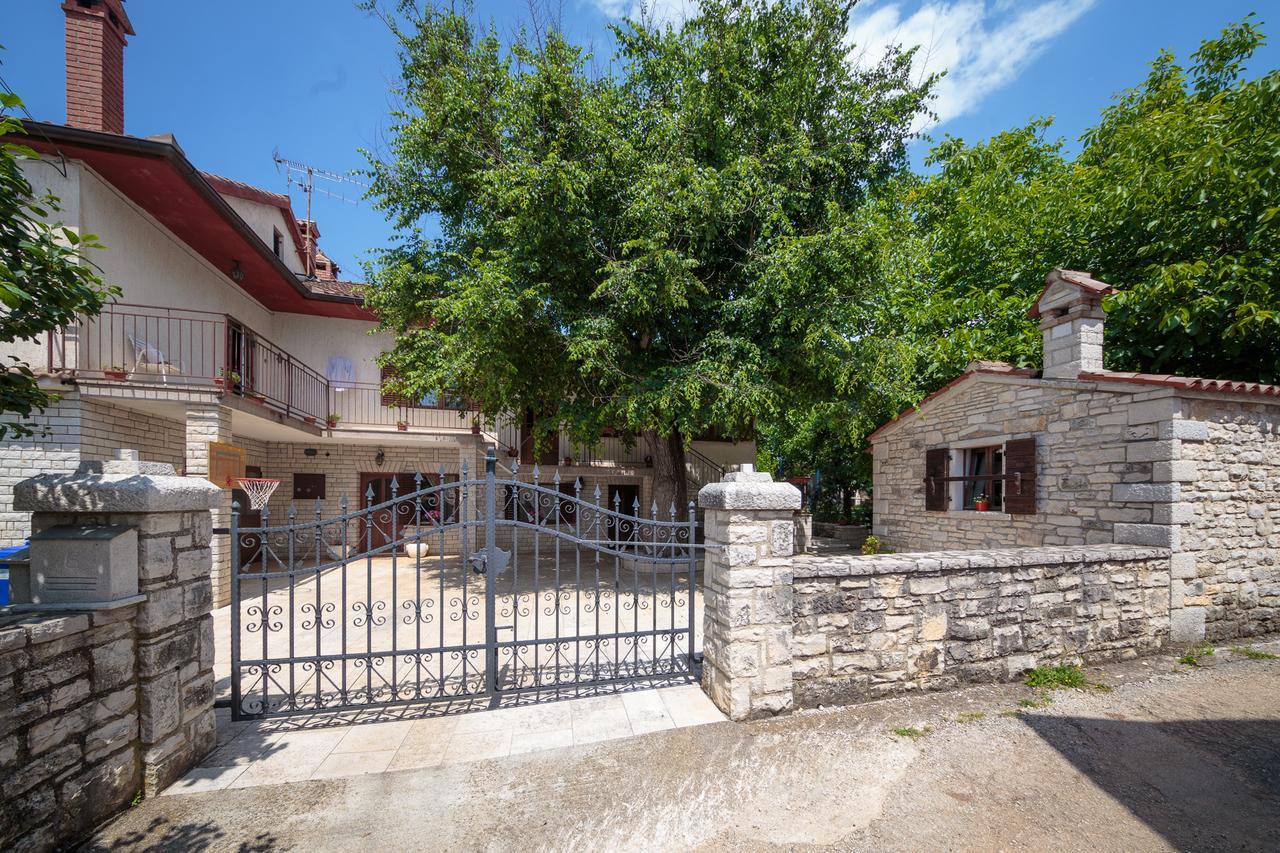 Apartments Mirjana 1655 Kanfanar Exterior foto